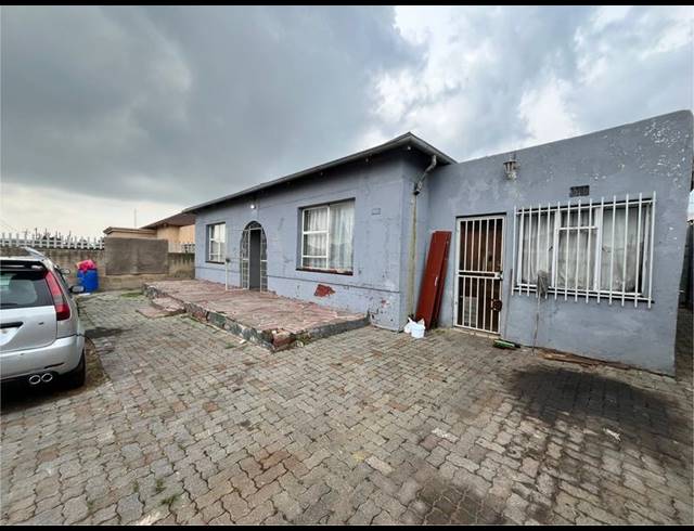 4 BEDROOM HOUSE FOR SALE IN SPRINGS CENTRAL